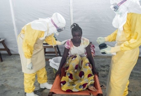 女性がエボラで死ぬまで（20枚）