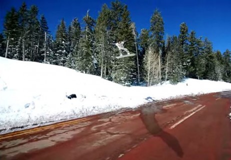 【動画】スノーボードのジャンプ、着地地点が雪じゃなかったら