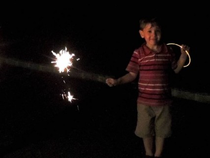 【閲覧注意】12歳の子供をたった一人で、花火で遊ばせてはいけない