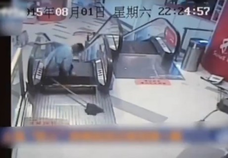 【動画】中国でまた・・・。エスカレーターで足切断の瞬間