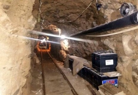 アメリカ～メキシコ間に掘られたトンネルで恐ろしいものが発見される