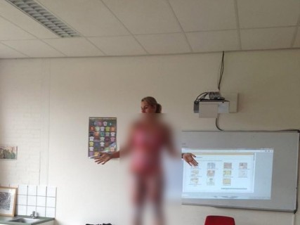 【画像】学校の ”保健体育” の授業で女教師が身体を張った結果・・・