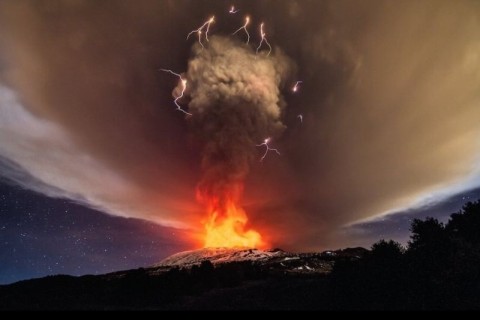 きのうの火山噴火で撮影された写真が凄すぎると話題に