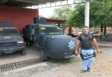 【画像】メキシコの麻薬カルテルの車最強説