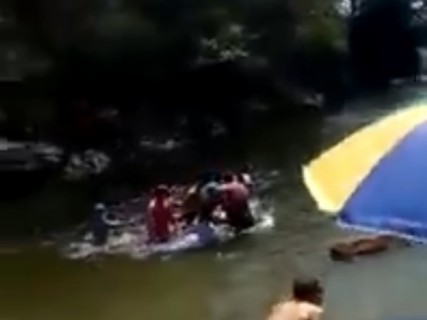 【閲覧注意】川に飛び込んだ男、”恐ろしい姿” であがってくる