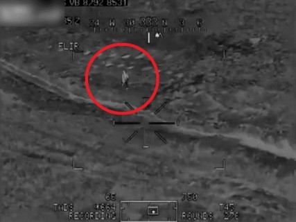 攻撃ヘリコプター「アパッチ」で ”たった1人” を惨殺する映像怖すぎ