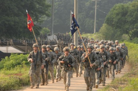米海兵隊がフル装備で40km歩いた結果・・・足が・・・ (画像)