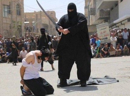 ISIS・イスラム国の死刑執行人、通称 ”ブルドーザー” をご覧ください