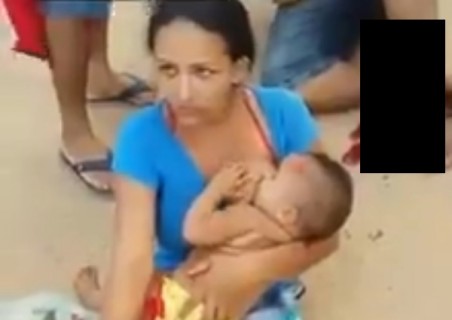 【閲覧注意】赤ちゃんにおっぱいをあげている女性、その姿がヤバすぎると話題に