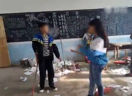 【動画】中国の小学校、もはや荒れてるとかいうレベルじゃない…