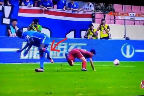 【閲覧注意】中国のサッカーの試合でセネガル代表の足が ”崩壊” ・・・（動画）