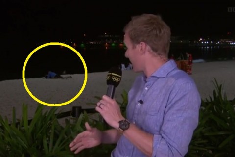 リオオリンピックの中継で「カップルが後ろでセ○クスしてる！」と話題の映像
