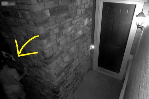 怖すぎ。家の外に監視カメラ付けたら、17歳の娘の部屋の窓に…（動画）