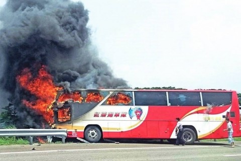 【閲覧注意】”観光バス炎上事故” 、流出した車内画像がヤバすぎる
