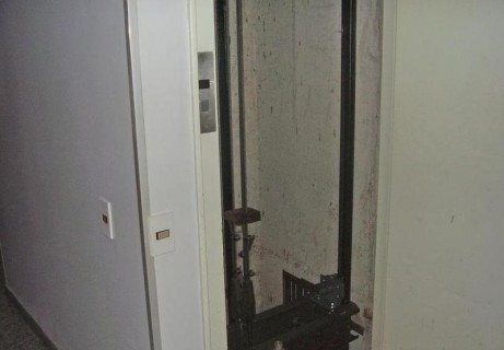 【閲覧注意】このエレベーターの ”中” を見てはいけなかった・・・（画像）