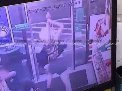 【動画】セブンイレブンにヤバい女が侵入…公開された監視カメラ映像がヤバい
