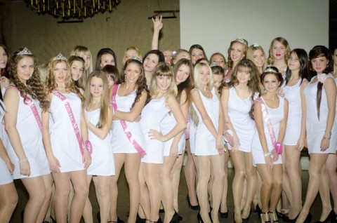ロシアのエロ可愛すぎる女子高生たちの卒業式の写真来た…！（18枚）