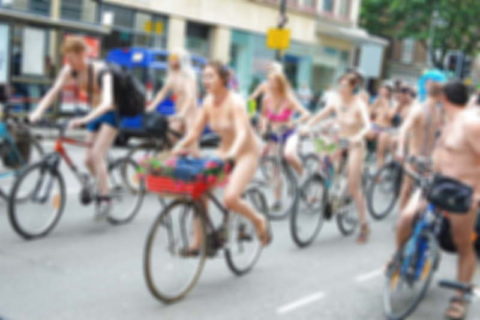 「全裸サイクリング」とかいう女子のおっぱいもマ●コも見放題の神イベント・・・（画像）