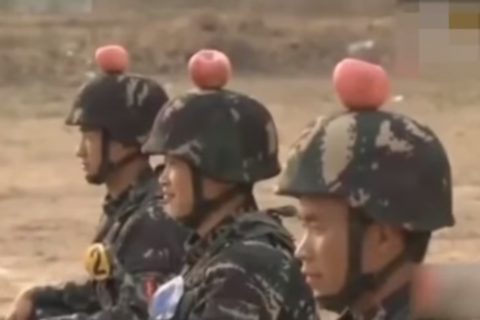 【動画】中国の軍隊、マジで「下手すりゃ死ぬ」訓練をやっている映像が世界中で話題に