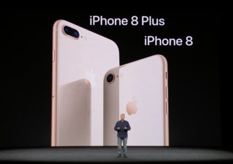 「iPhone 8 Plus」がヤバい・・・世界中から送られてきた画像がアウトすぎる
