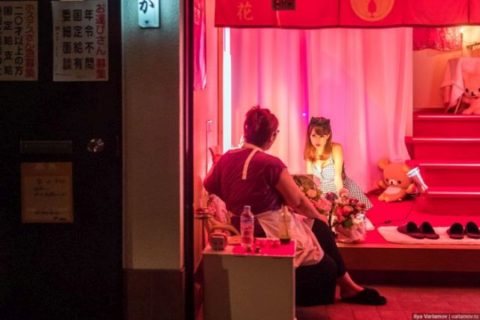海外「飛田新地とかいう日本で最も美しい売春婦たちが集まる街に行ってみた！」（画像）