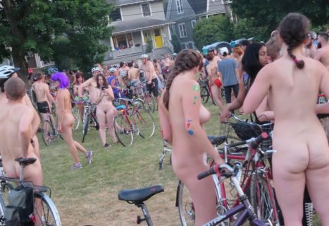 「ヌード自転車レース」とかいう海外の神イベントがエロすぎた…（画像）