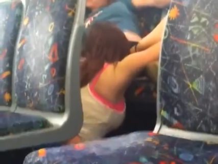 【動画あり】レズビアン２人さん、電車内でセックスしてしまうｗｗｗｗｗｗ