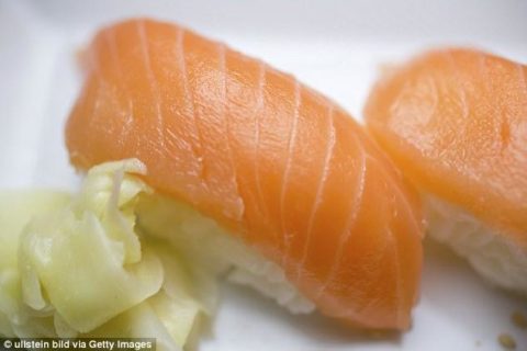 【閲覧注意】外国人が「日本の寿司を二度と食べない」理由がこれです…（画像あり）