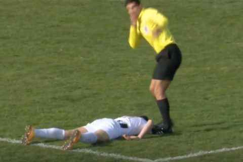 【衝撃】2日前、サッカー選手が試合中に死亡した瞬間の動画がヤバい・・・