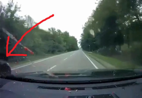 【閲覧注意】車運転してたら横につけた車がＩＳＩＳで、そのまま撃ち殺されるビデオ怖すぎ…