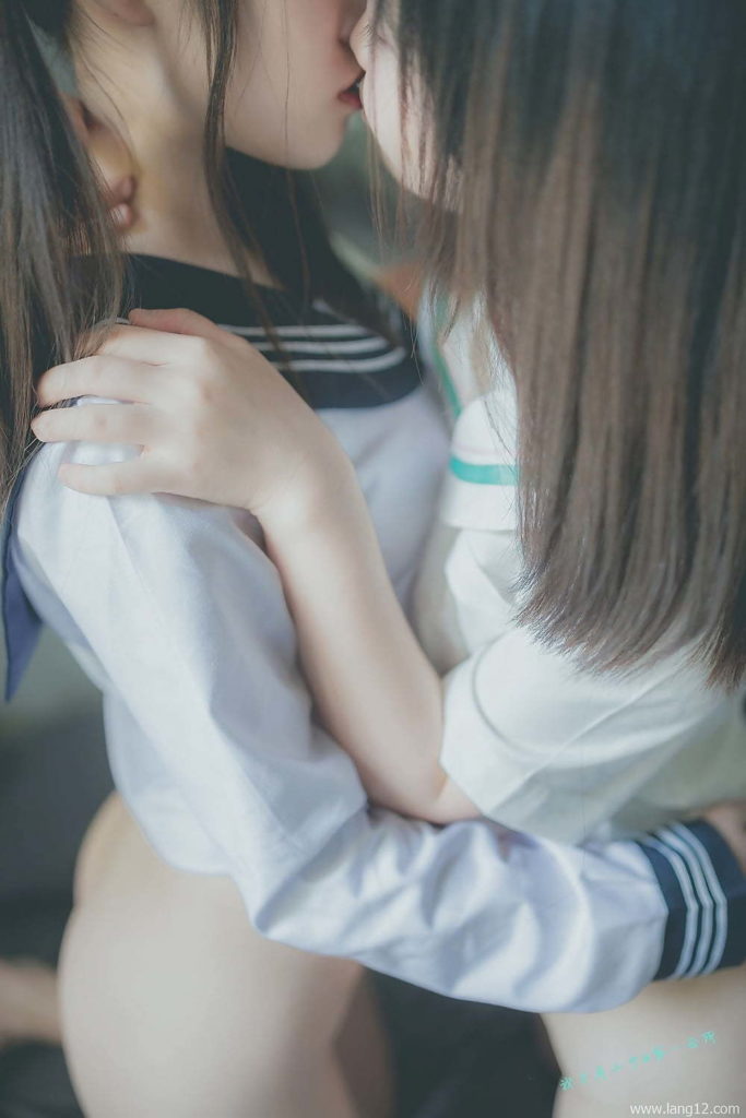 【エロ注意】日本の女子高生2人の無修正エロ画像、海外サイトで神クラスだと話題に ポッカキット