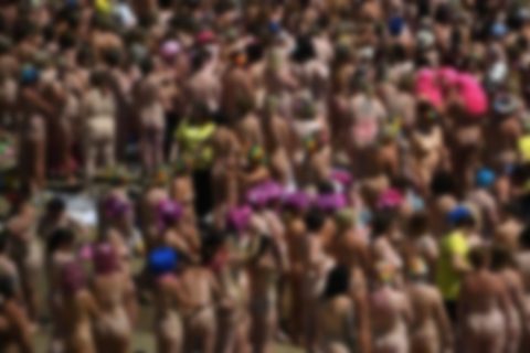 【衝撃映像】ヌーディストビーチに2505人の全裸女が現れ物凄い事にｗｗｗｗｗ（動画あり）