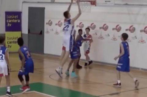 【無双】小学生バスケットボール大会に2m13cmの小学生が参加した結果ｗｗｗｗｗ（動画あり）