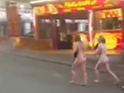 【動画】スペイン旅行で現地男とセ○クスした翌朝の女の子、全裸で街をさまようｗｗｗｗ