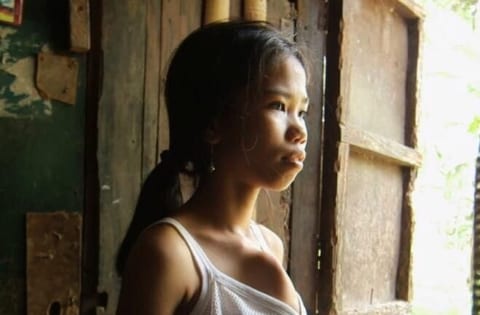 【閲覧注意】１４歳少女のお腹から手と足がにょきにょき生えてくる事件が発生　フィリピン