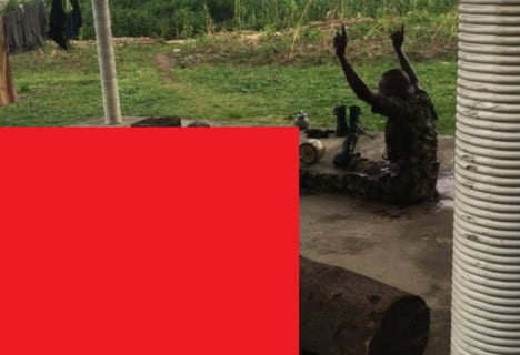 【閲覧注意】ナイジェリア軍人同士のケンカやべぇえええええ・・・（画像あり）