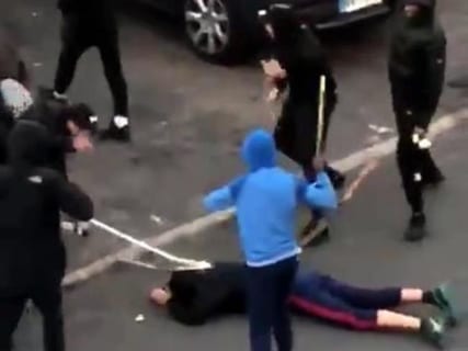 【閲覧注意】高校生が街中でＤＱＮ集団に殺されかけてる動画がネットに出回る。狂ってるわ…