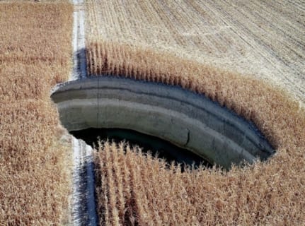 【地盤沈下】トルコの畑に突如出現した「超巨大穴」があまりにも怖すぎると話題に