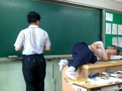 【悲報】ヤンキー高校生、”強すぎる先生” にボコボコにされてしまうｗｗｗ（動画あり）