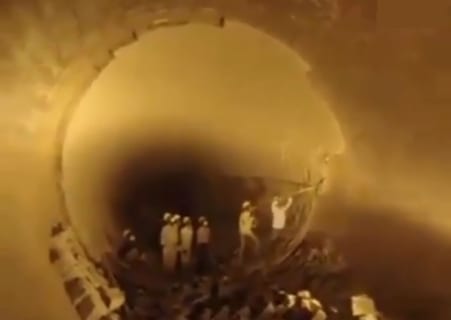 【衝撃】トンネル作業員7人が生き埋めになる30秒動画が怖い…