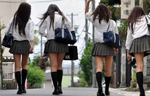 【衝撃映像】高校のヤンキー少女、女友達をほとんど殺してしまう…（動画あり）