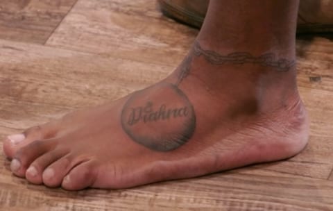 【狂気】アメリカ人女性、彼氏の黒人男性に「奴隷の鎖」タトゥーを入れ全米で話題に。しかもその後…