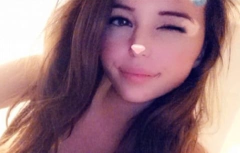 【衝撃】有名ネットアイドル（19）のヌード画像流出！めちゃめちゃピンク色の乳首してた…