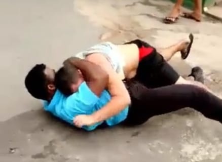 【衝撃映像】負けた方が死亡した殴り合いの喧嘩。最後の「この技」で完全に死んだらしい…