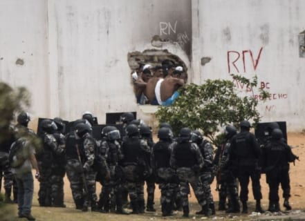 【閲覧注意】ブラジルのギャング vs. ブラジルの警察。あまりにも圧倒的だった・・・