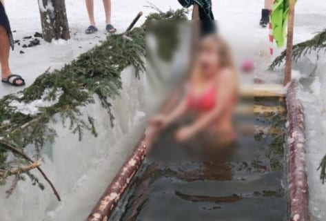 【画像】ロシアの寒中水泳、今年もエッチだった…