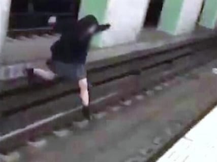 【閲覧注意】ギャル2人、電車に轢かれ恐ろしい姿になる（動画あり）
