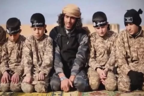 【閲覧注意】ISISの最新動画… 余りにも惨めすぎる…