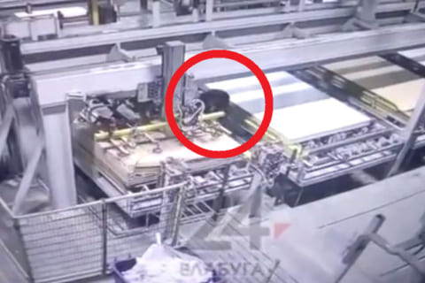 【恐怖】倉庫内作業員、巨大な機械に擦り潰されて2秒で死亡…（動画あり）