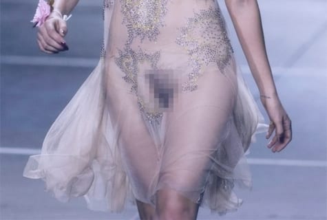 【朗報】超人気モデル（26）、ショーで ”マ●コ透け透け” の服を着させられる…